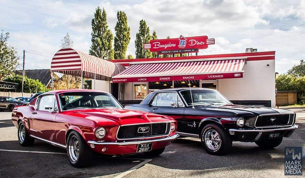 Bungalow Diner and classic American cars